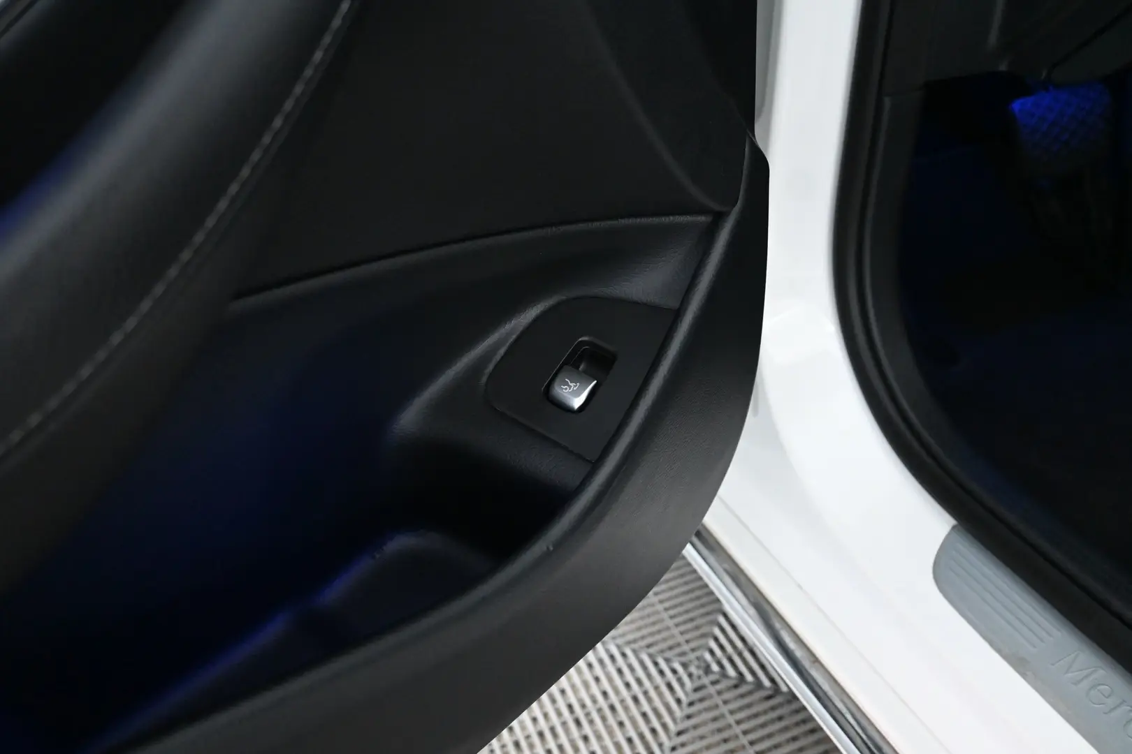 Car Image - 4N6BhU8ahzxI09MTIzBx4S