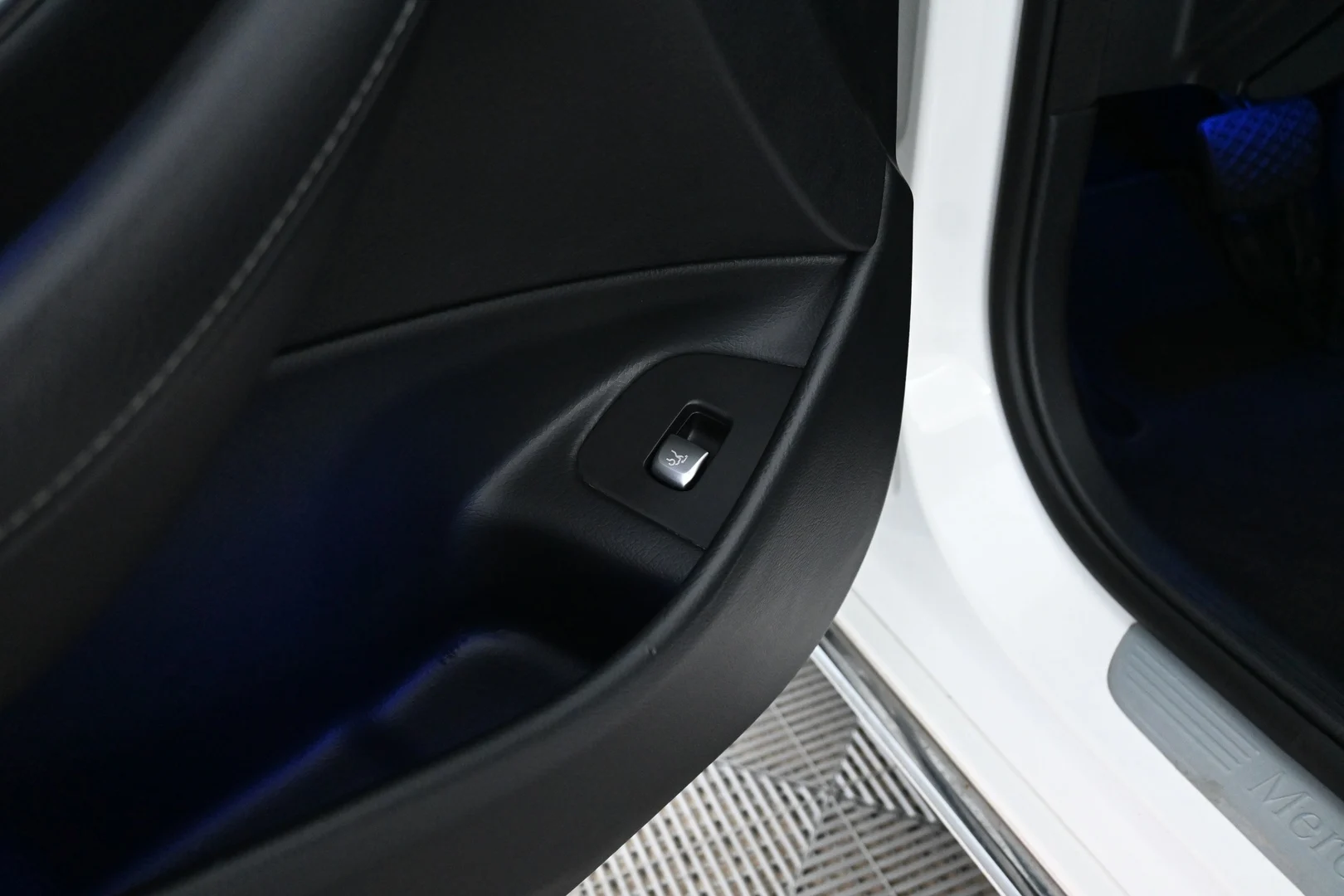 Car Image - 4N6BhU8ahzxI09MTIzBx4S
