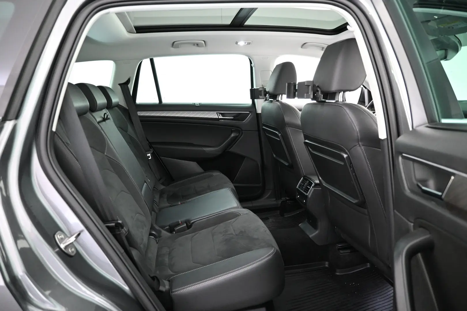 Car Image - 3LAWRwdhqbfCFBoOXEwq5b