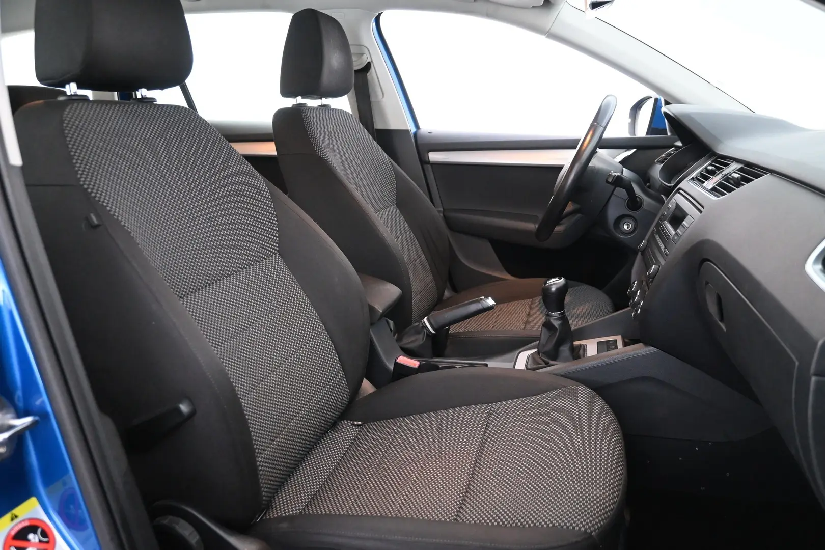 Car Image - 17Aoa3lr4v2MFnK8d3SO7C