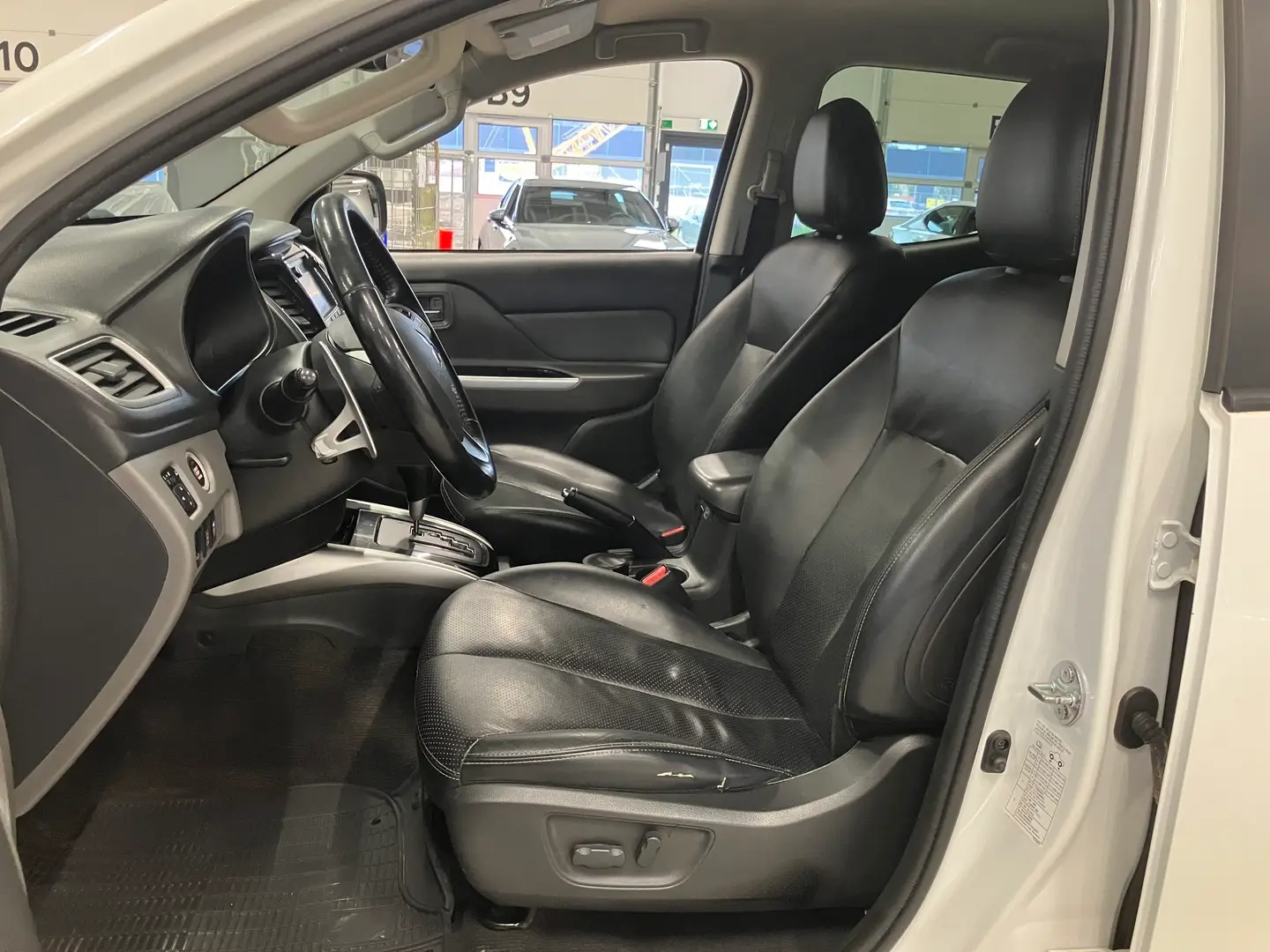 Car Image - 6BwK7dvZYuXfjDb4TLv3SD