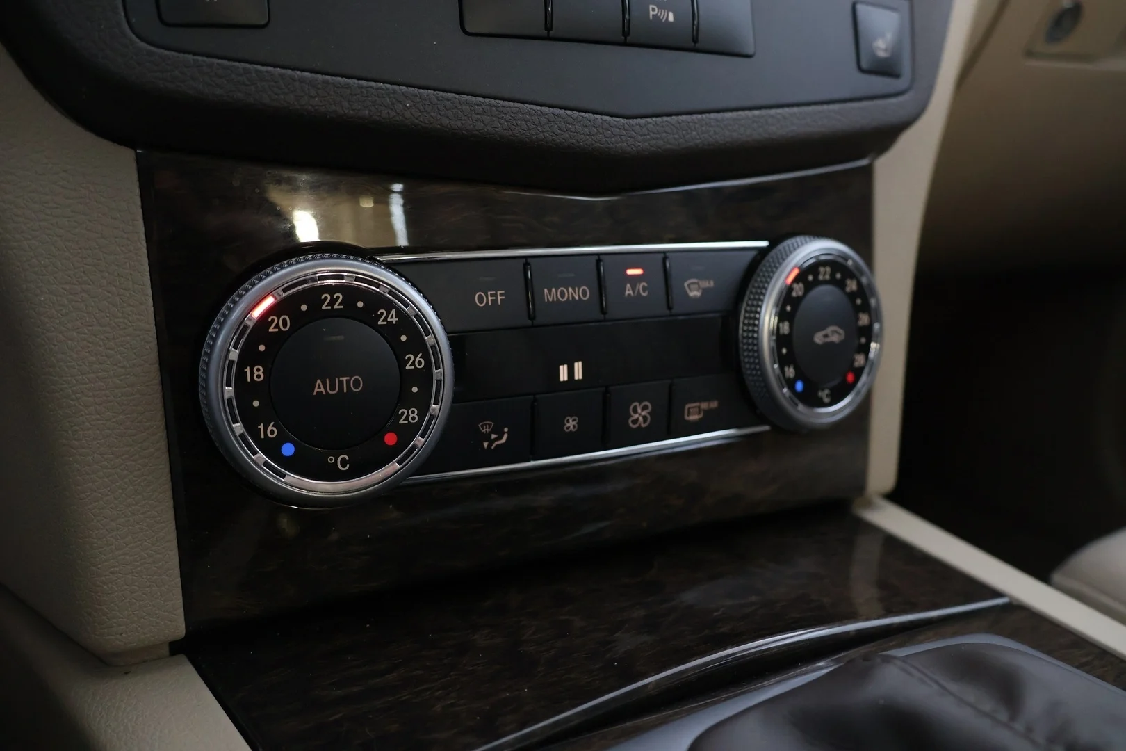 Car Image - 7zjQ7kQLMRtzqLKSXGvoUG