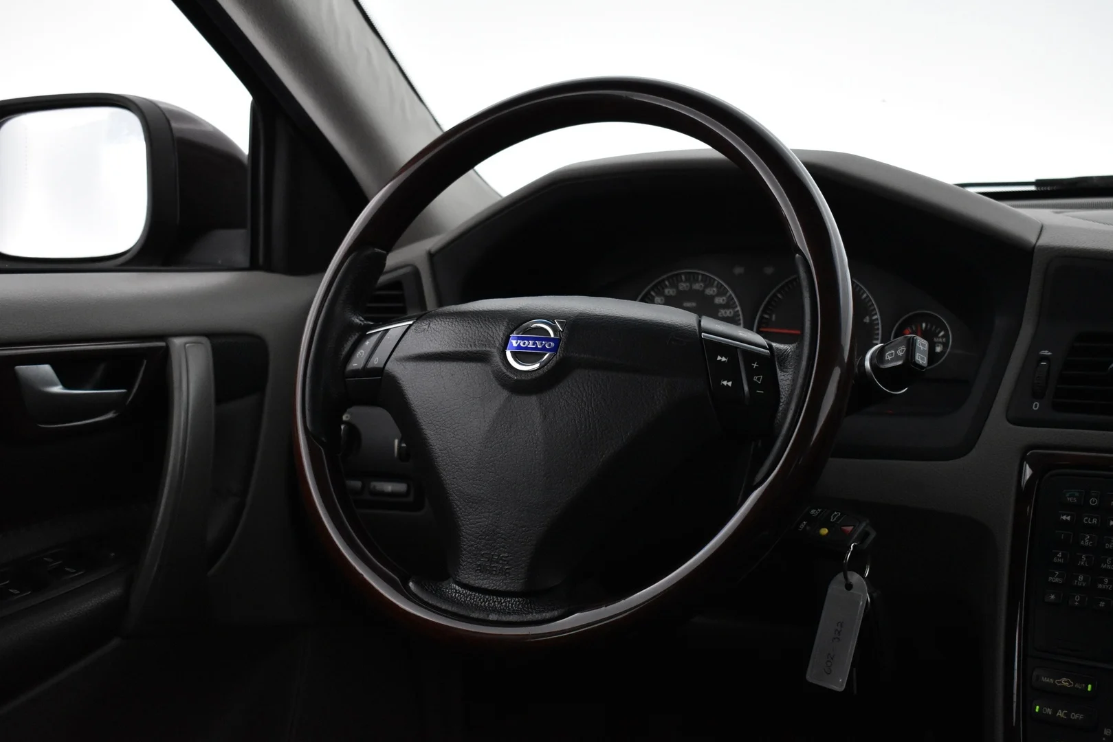 Car Image - 3R5YtsakmGYbUBLJLzfX53