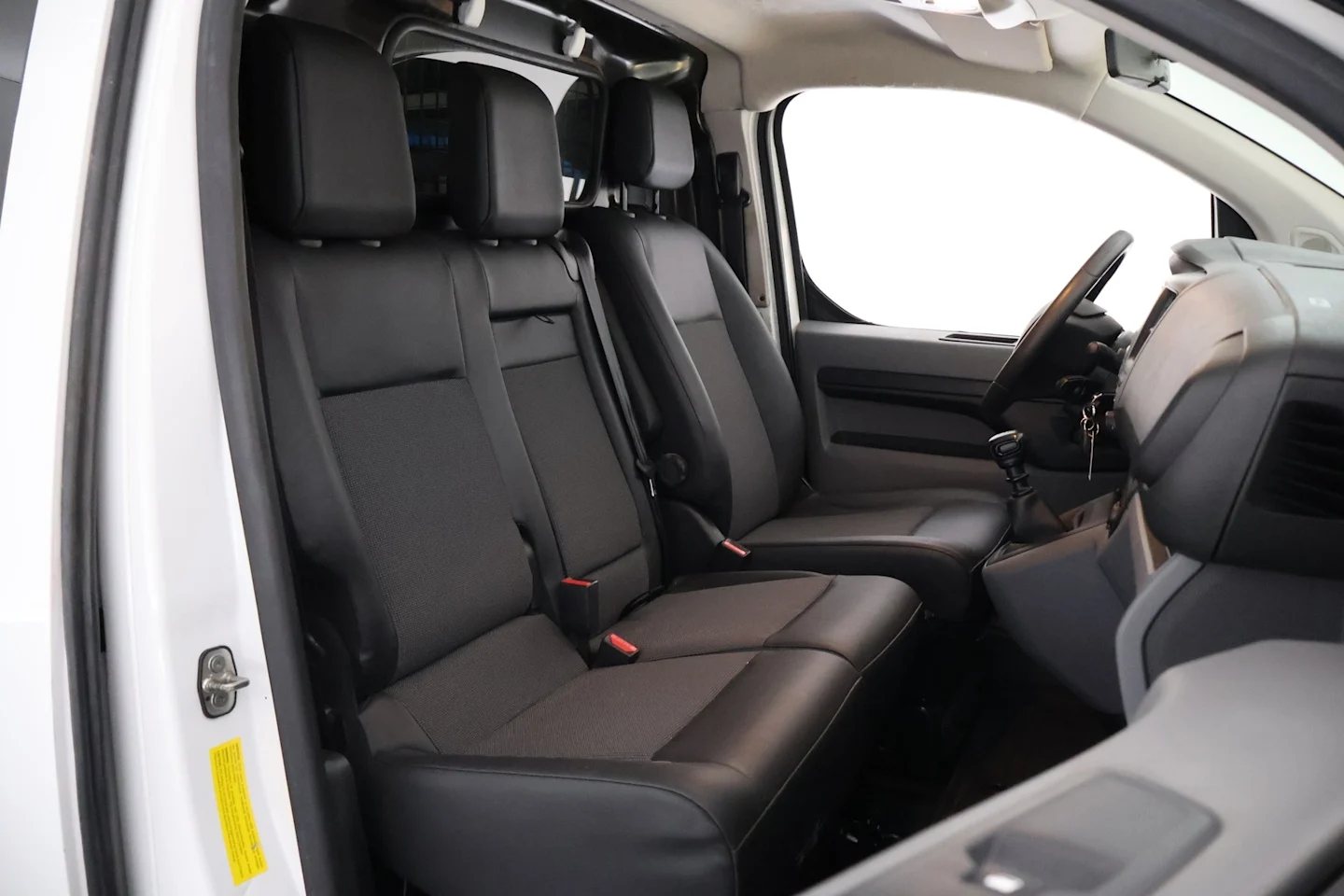 Car Image - 2lqxBzkZBElr7UM7a3KBgO