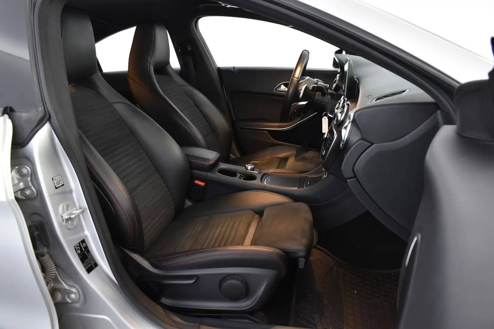 Car Image - 5519LIvKoRxemT8ng49VFc