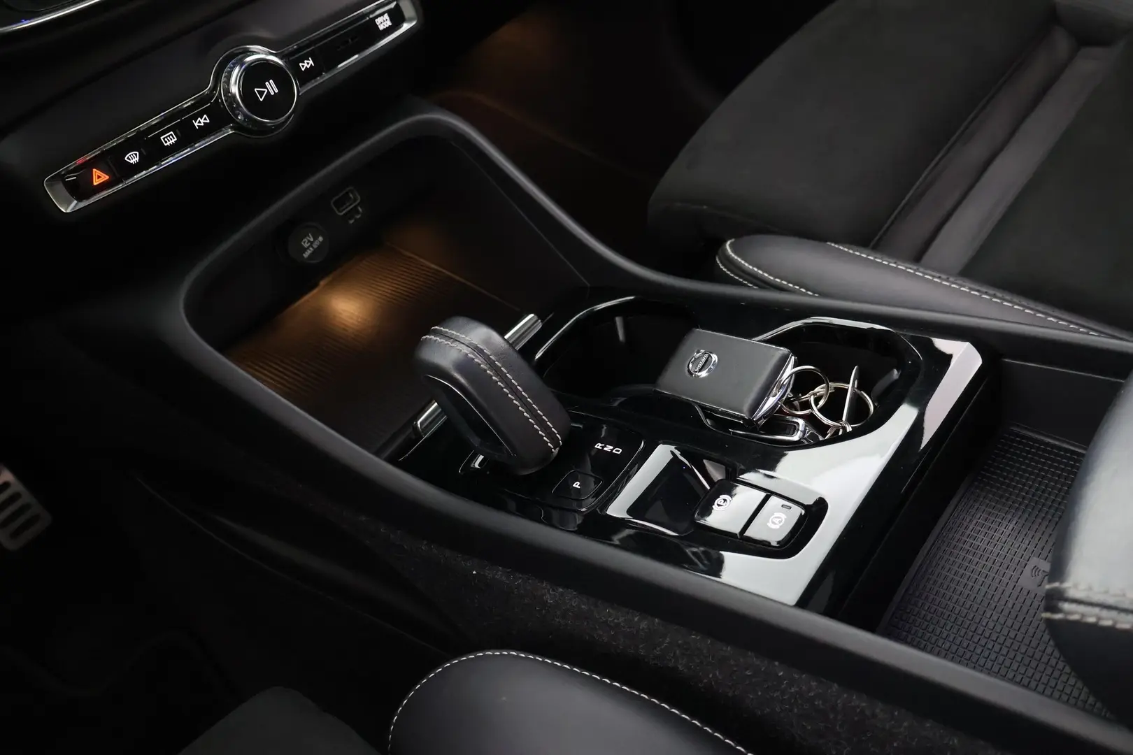 Car Image - CnpKPZpj6g7k8B8LIJrIh