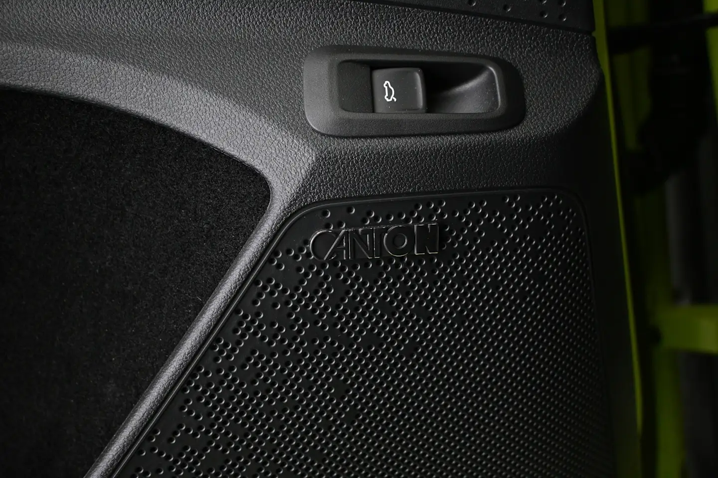 Car Image - 012xju1q0ZqMcLCweAMiKZ