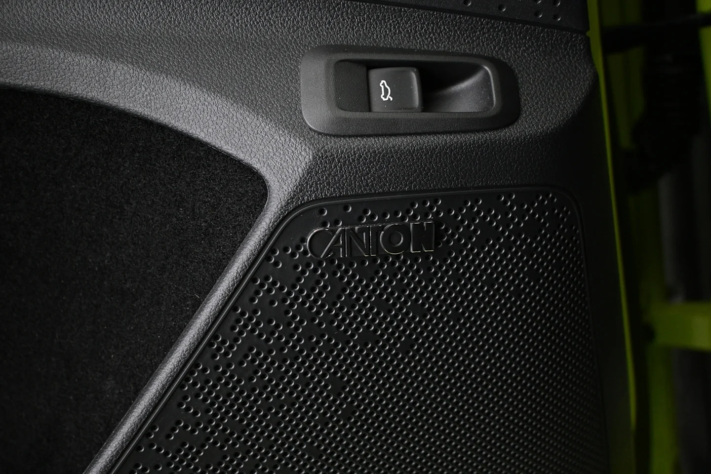 Car Image - 012xju1q0ZqMcLCweAMiKZ
