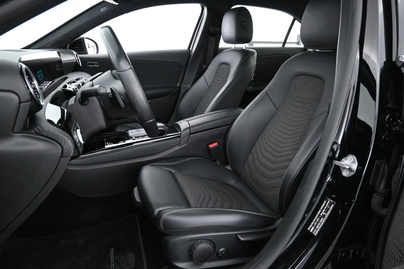 Car Image - 2oSxwDPMcXsTfHhdlvKirn