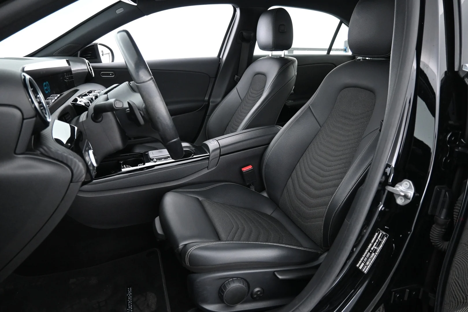 Car Image - 2oSxwDPMcXsTfHhdlvKirn