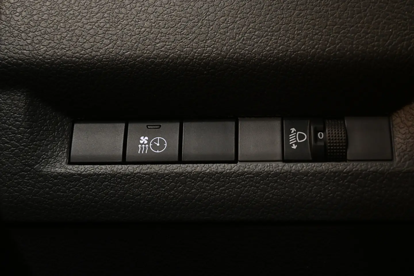 Car Image - 2lqxBzkZBElr7UM7a3KBgO