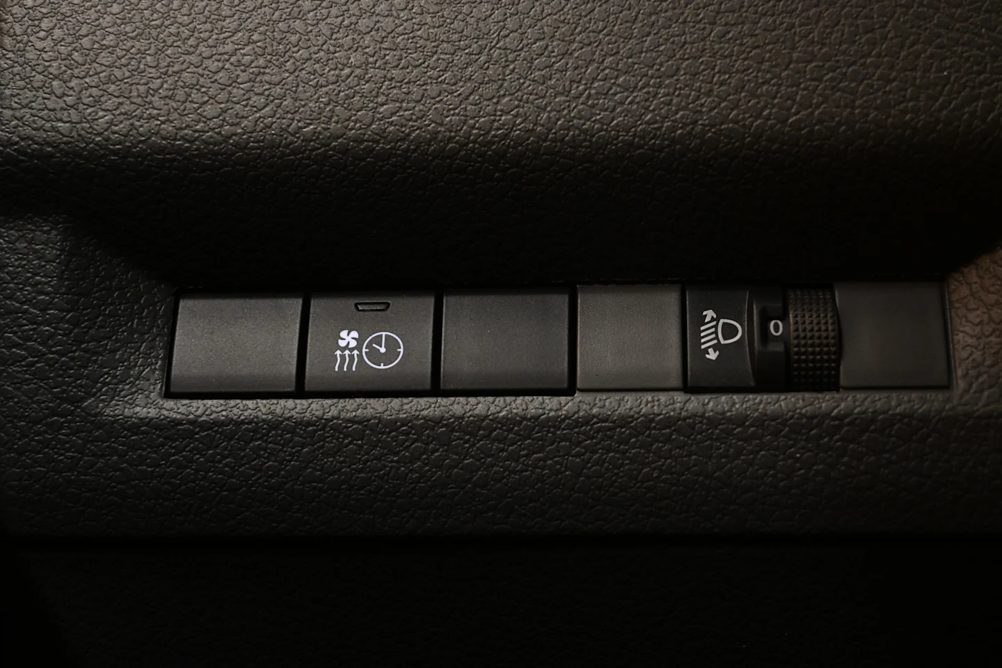 Car Image - 2lqxBzkZBElr7UM7a3KBgO