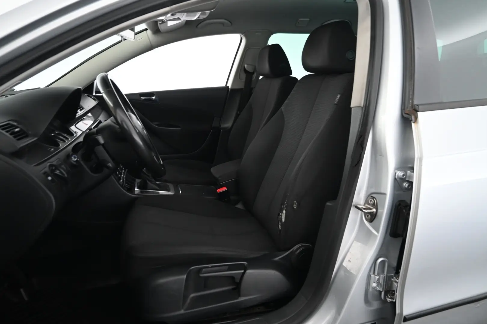 Car Image - yvekOTwZHCWzkVJs0PqxD