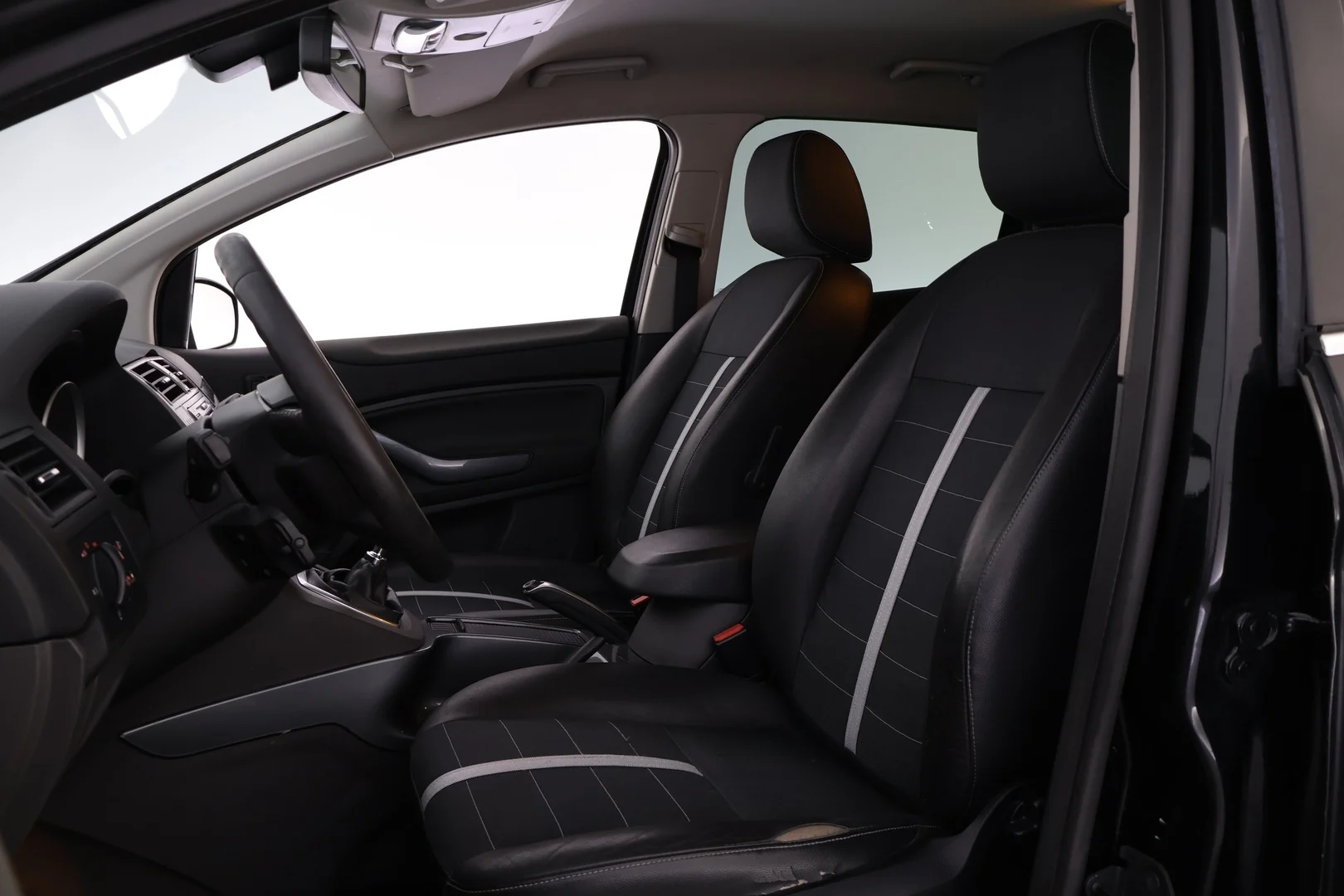 Car Image - 4MROOvRXdu1b3MCxe2aGeo