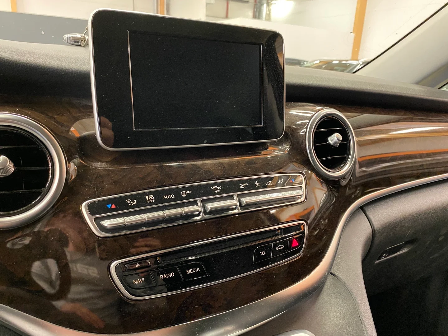 Car Image - 7dbOvq9v4OGVwDZ3Lk0wxo