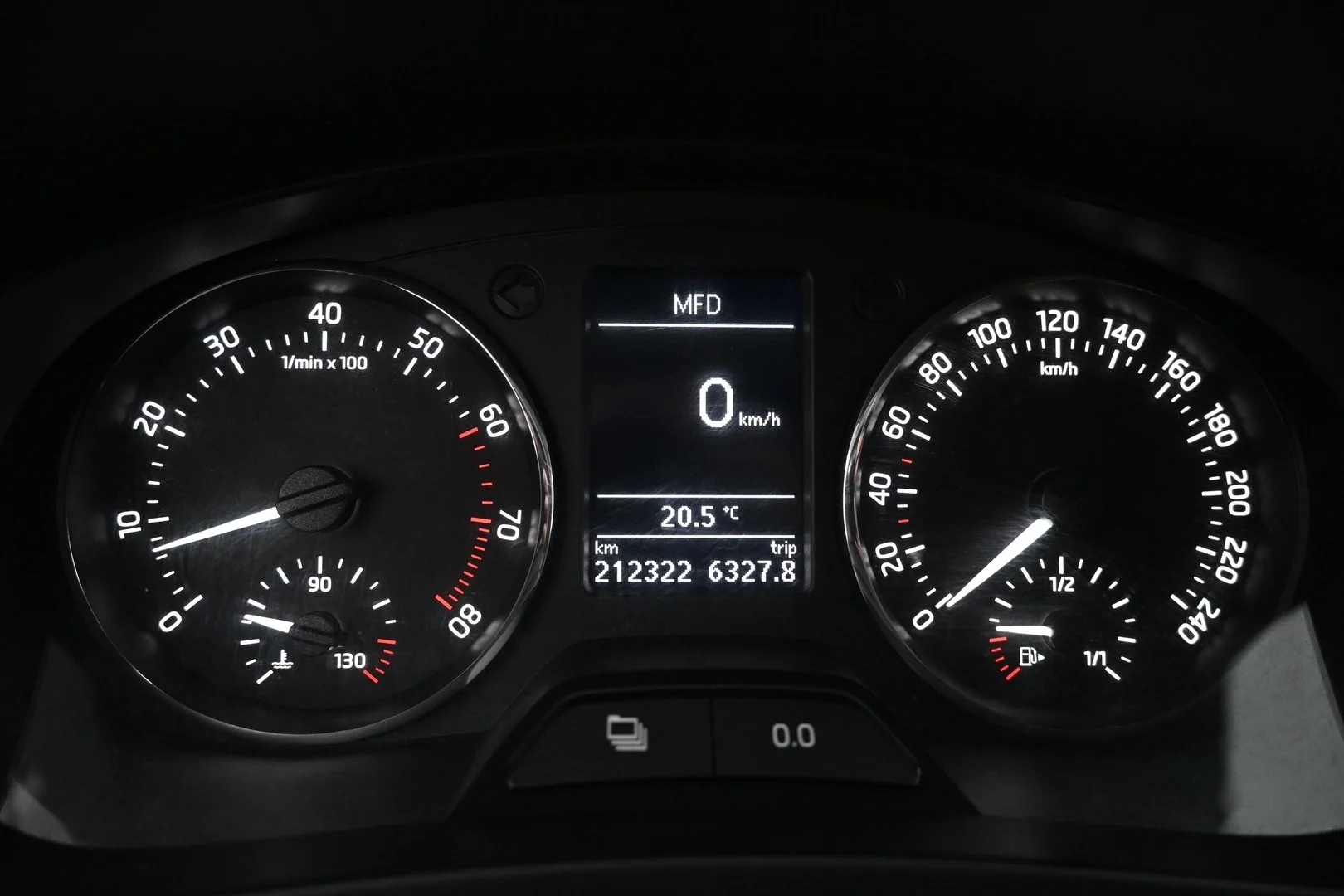 Car Image - 2EeDA5jOZG2oAd7uQ6SwdX