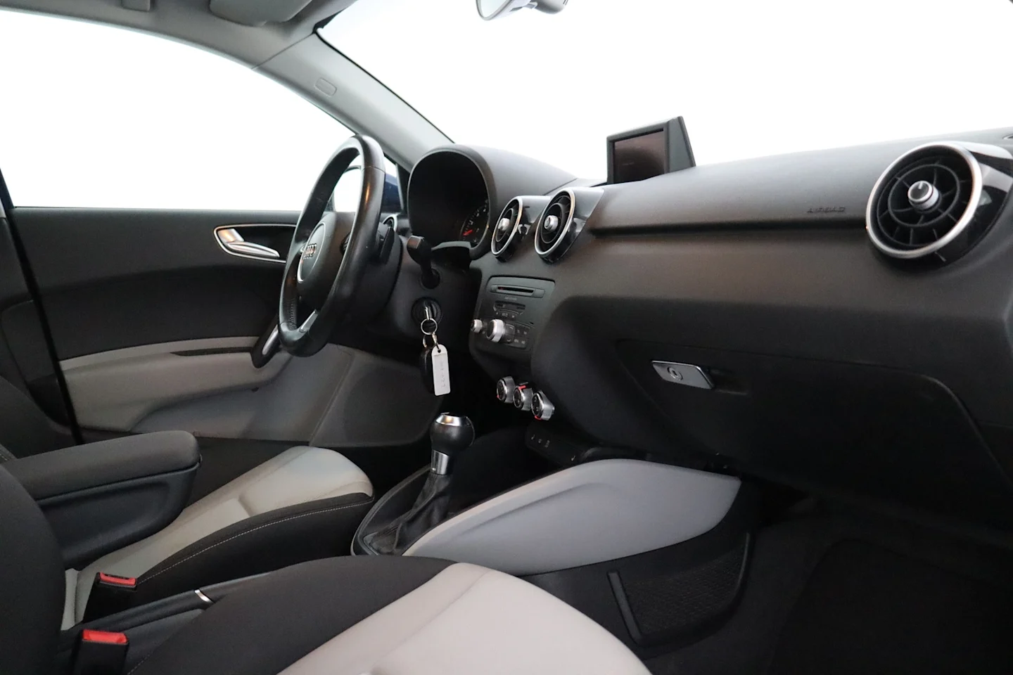 Car Image - 7sZZgOqkJSCx4BMEMNiZKI