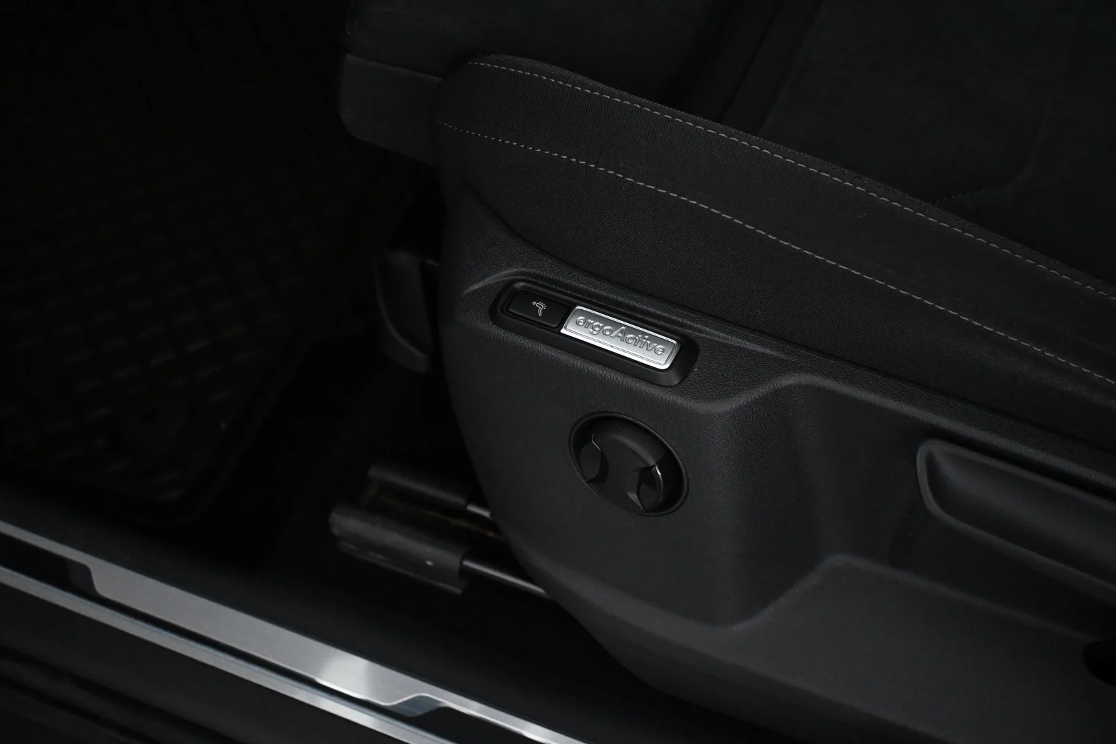 Car Image - 6HfWw7SBqkuv4D0w32uB49