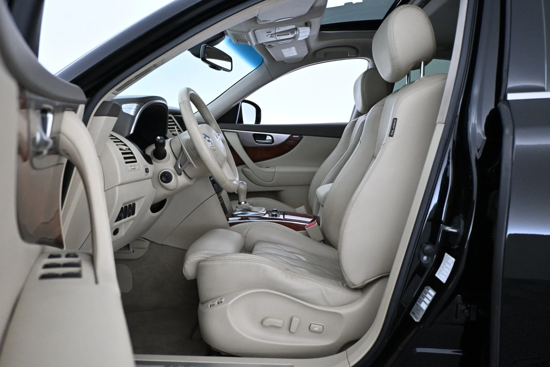 Car Image - 2o9FnhZvkXn25YLTKzQGaX