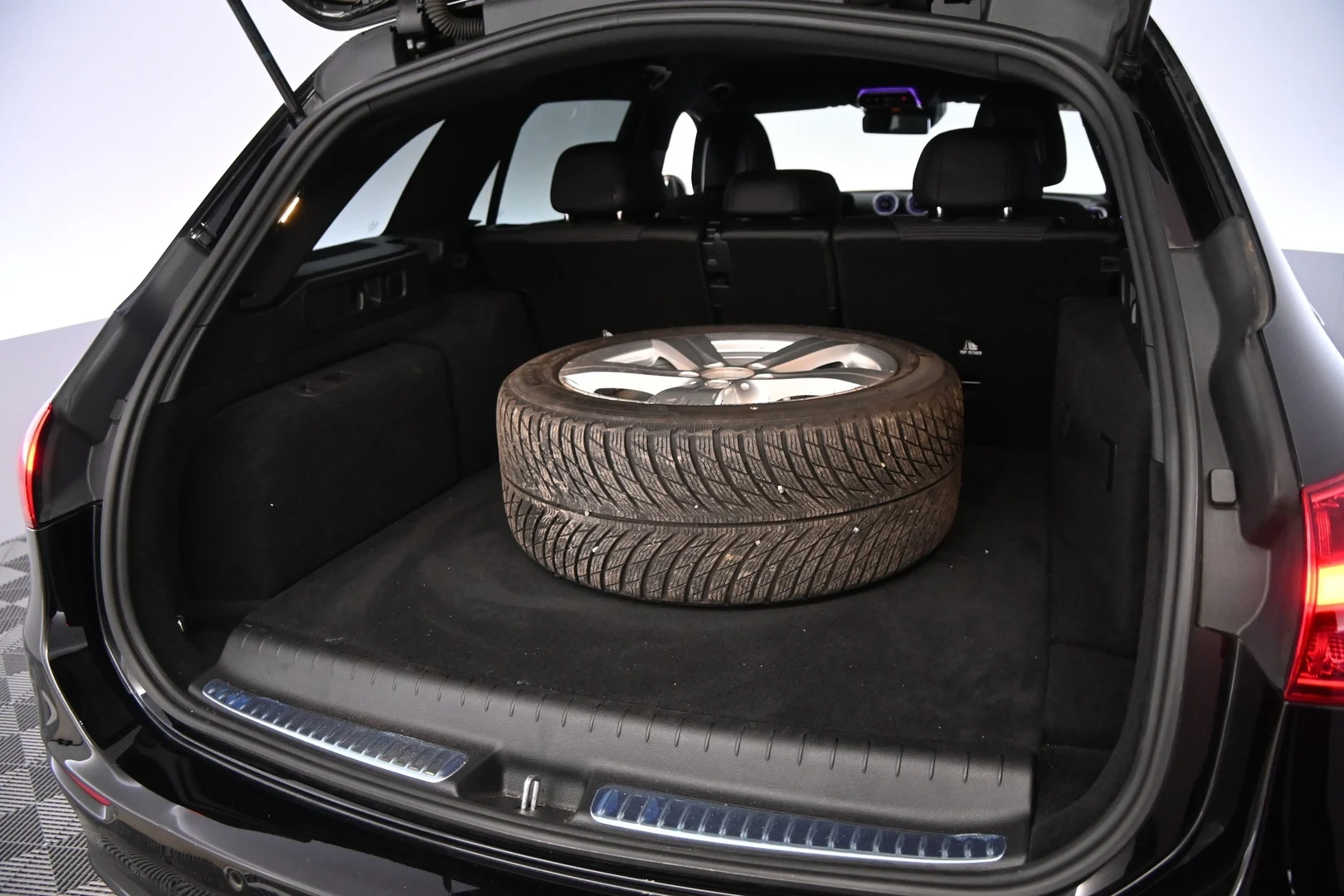 Car Image - 3Gs5bqia4ZTicJceQy2X0T
