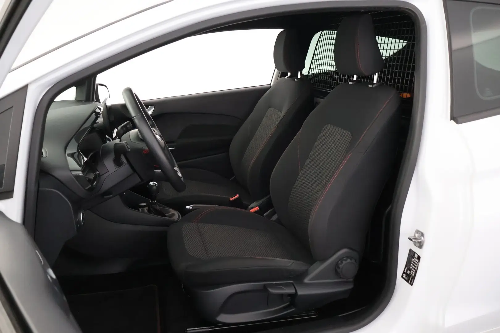 Car Image - 7b6WxDkNgpiBd0rZfhM9jK