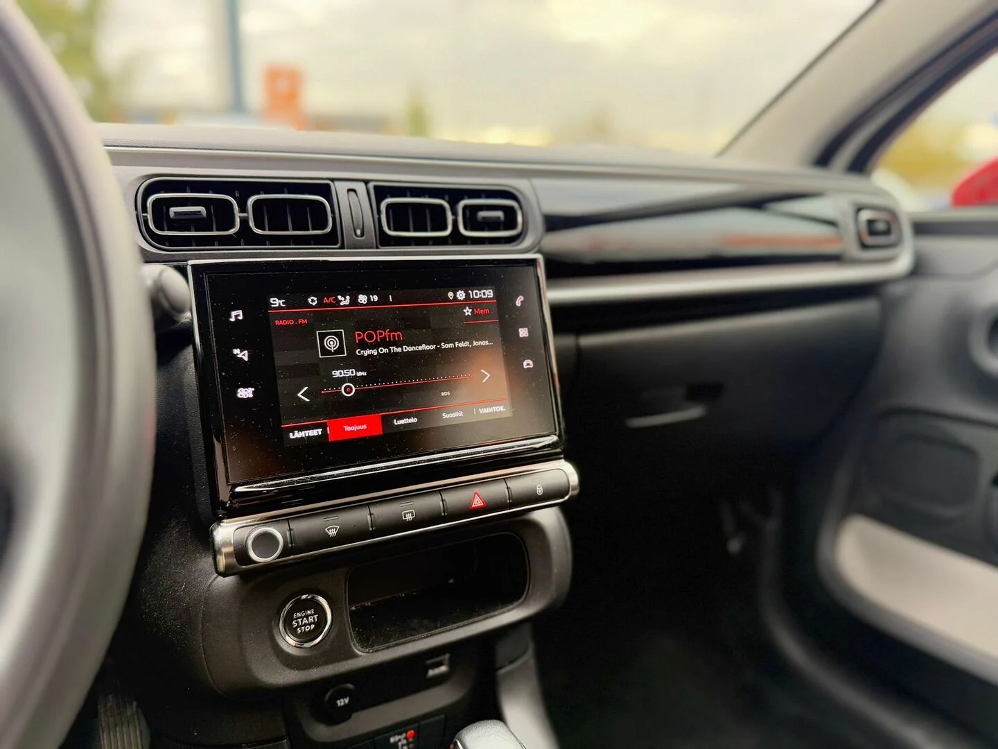 Car Image - 1yNFGpDf25JD4jSsqbB360