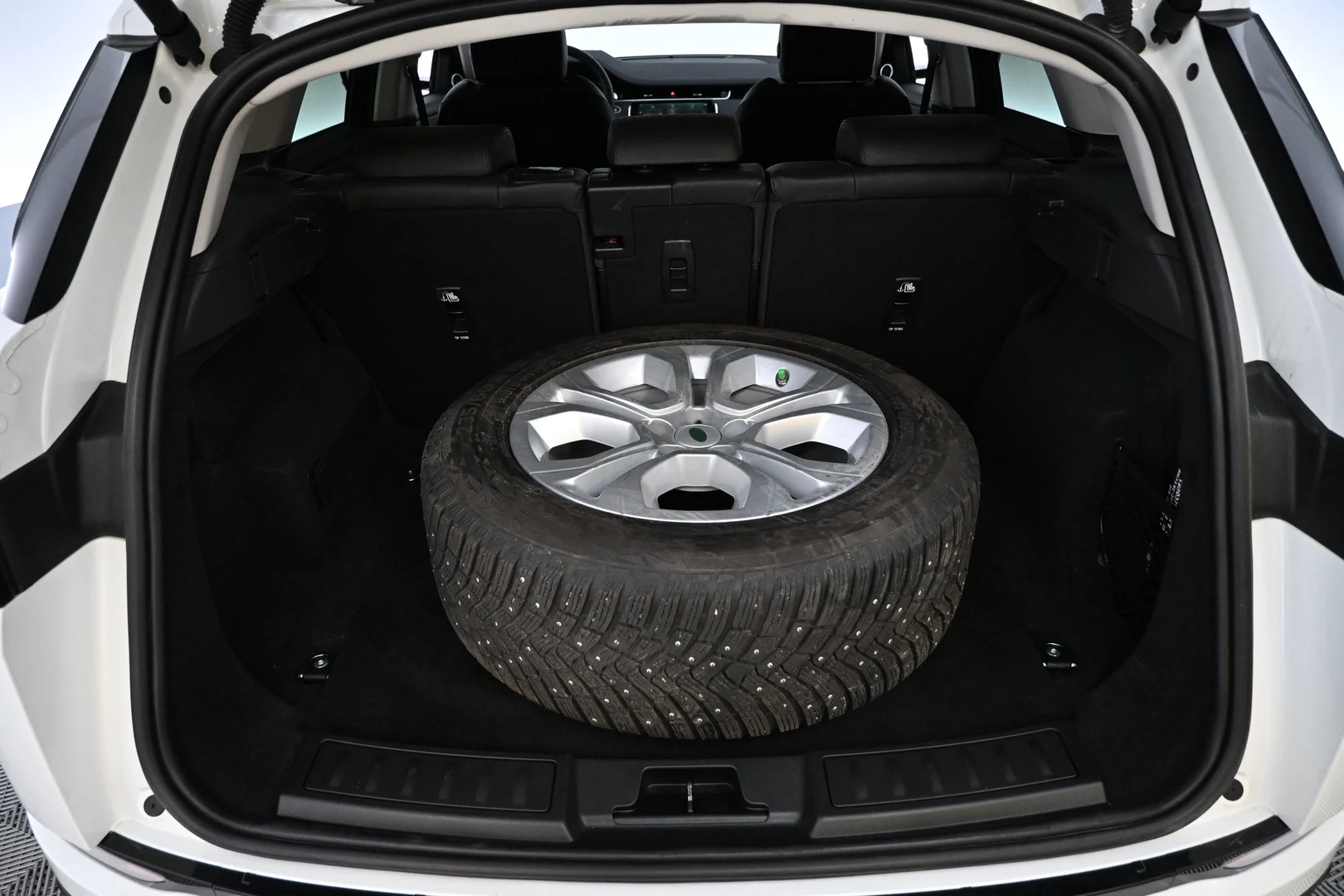 Car Image - 6hZEb9freDDYNxMUuketgE