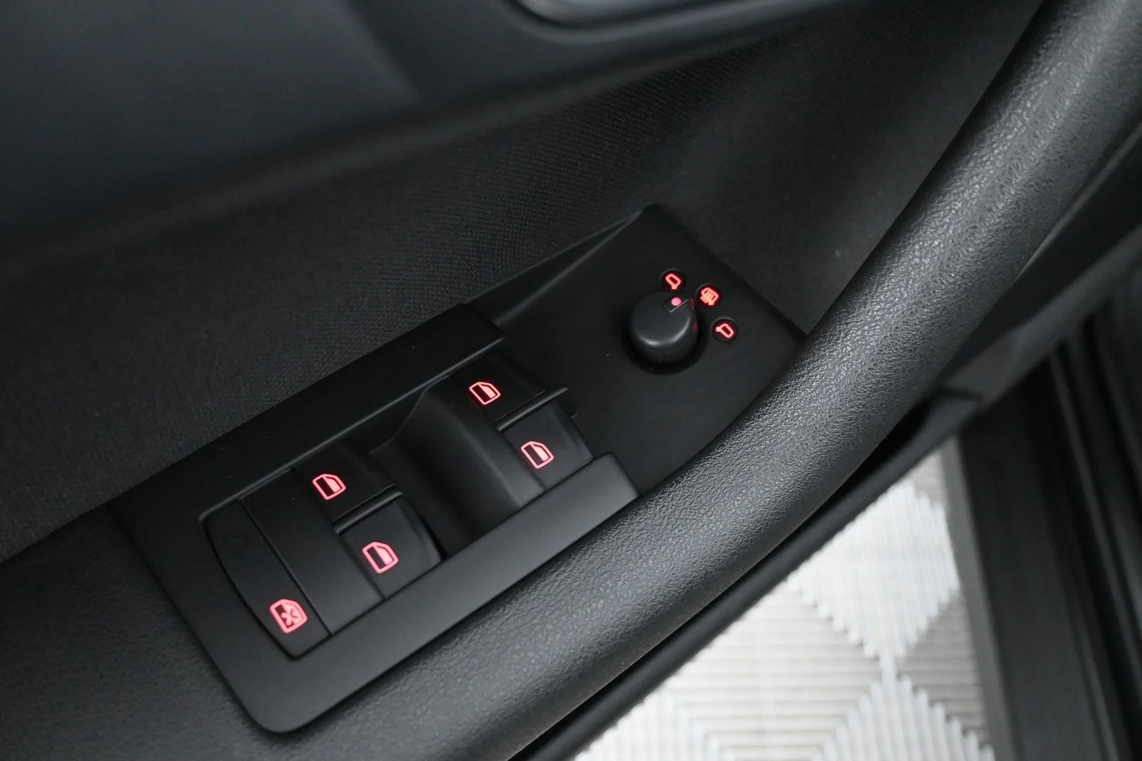 Car Image - 5T6kOyTHHs5vDbzXEMhSTr