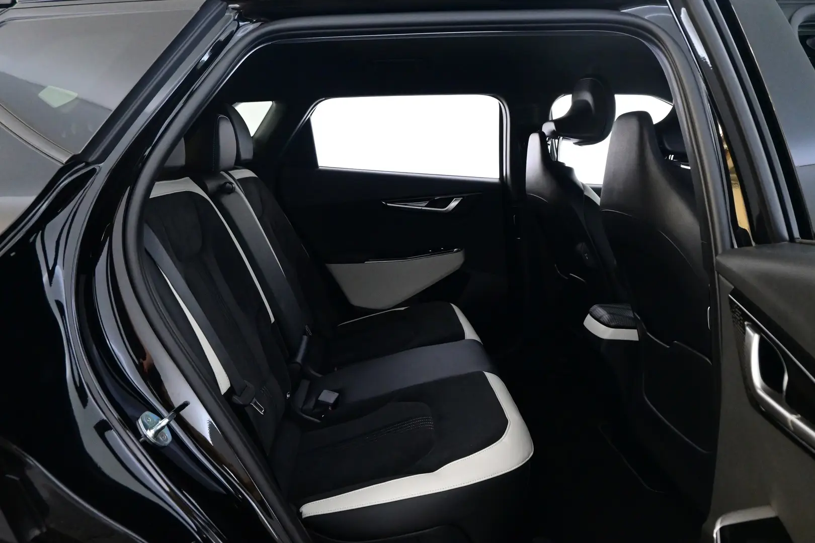 Car Image - 61IixCBTCIHPY2lMNcEu40