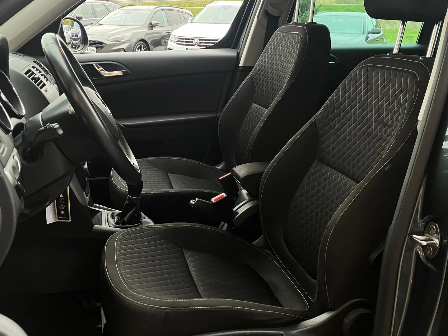 Car Image - 3jVNeupfmrLxtQAHhsKU8R