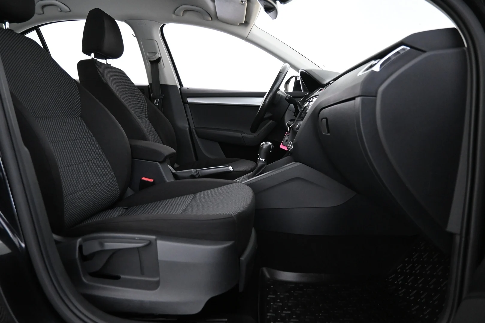 Car Image - 7lu156UoFOV6JFxhcXcnL3
