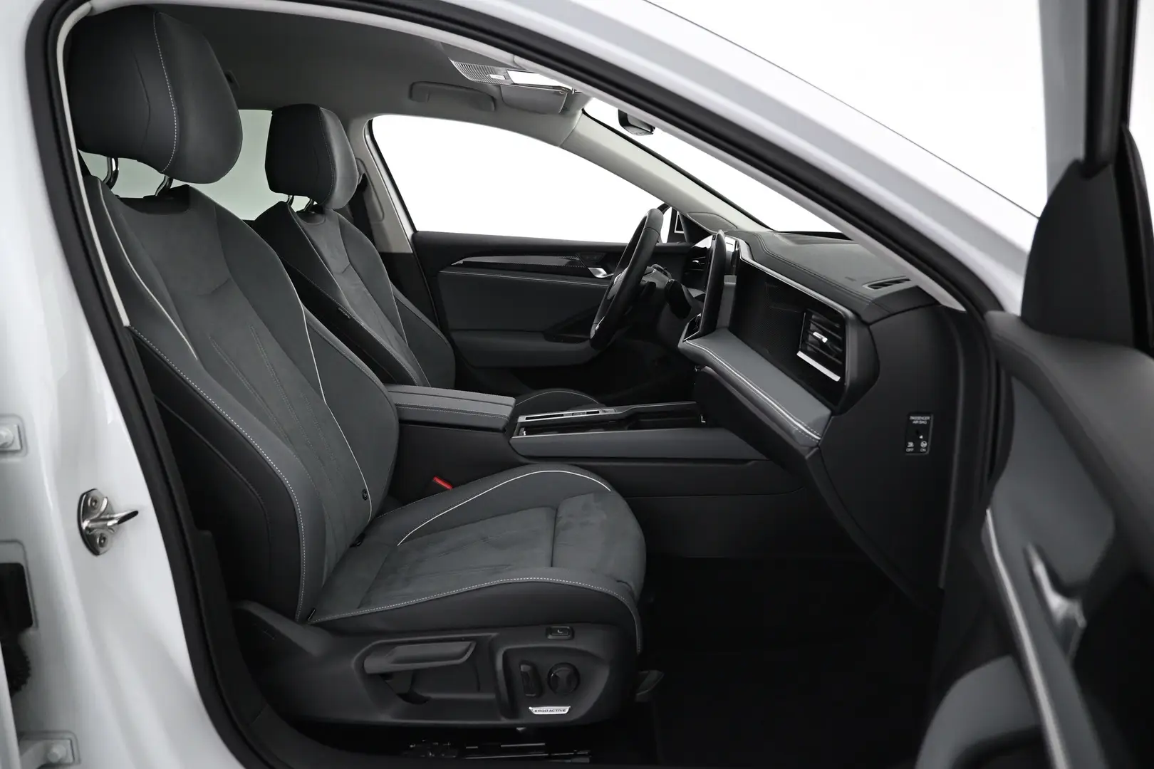Car Image - 3slfATf0rNdZgaj7HNn875
