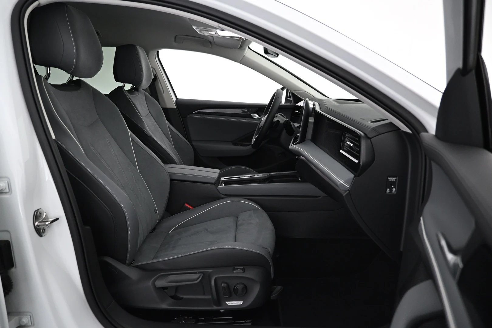 Car Image - 3slfATf0rNdZgaj7HNn875