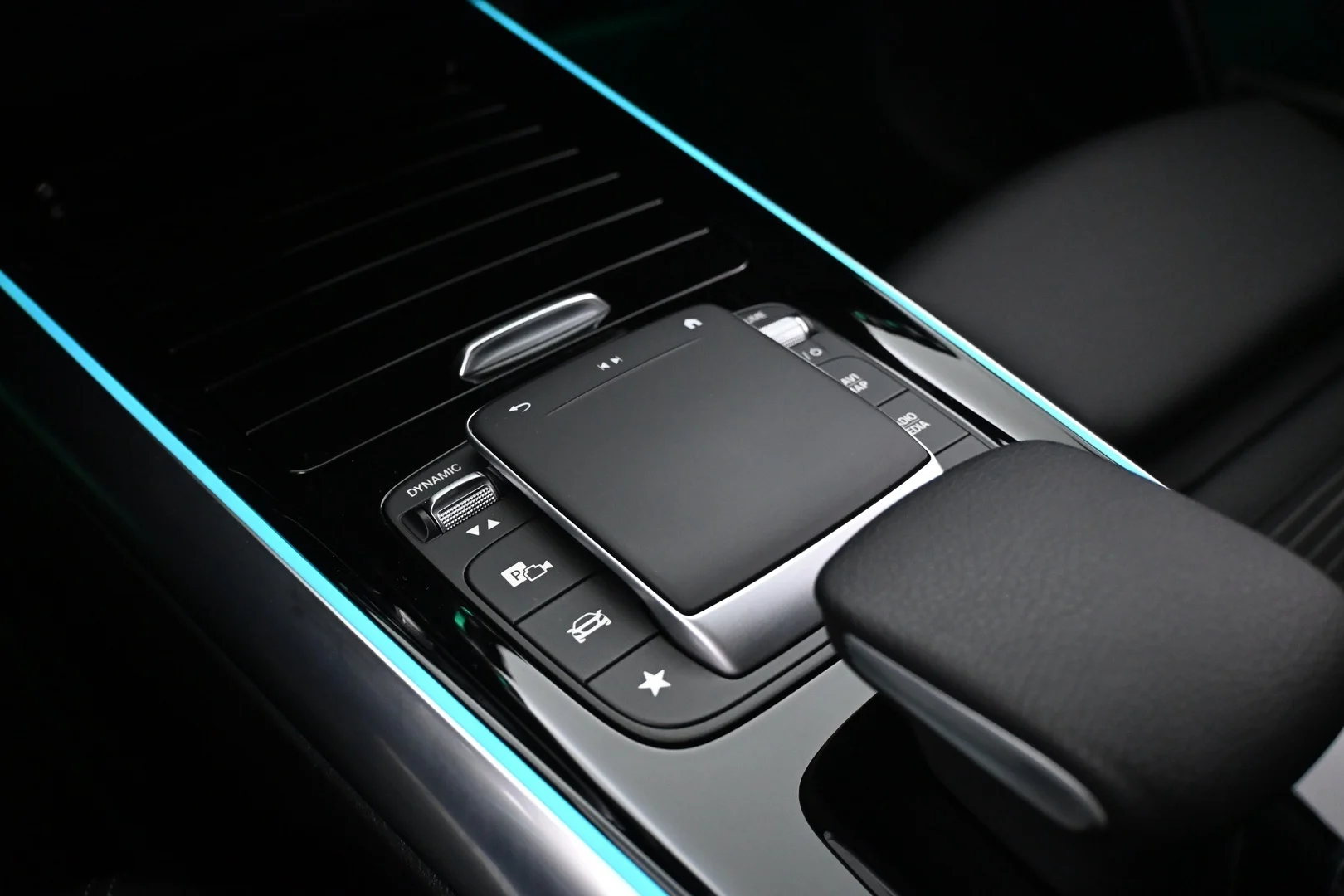 Car Image - 2T7IF9oAU3XIHAlm3c95wI