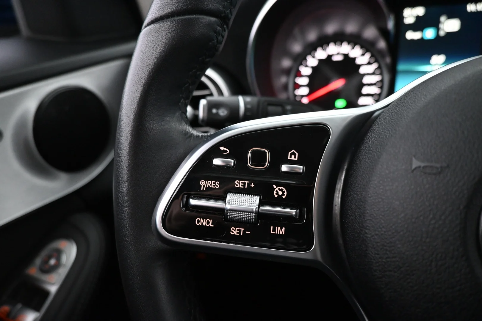 Car Image - 5VJUoan3R2eJA8A6WUd6Ev