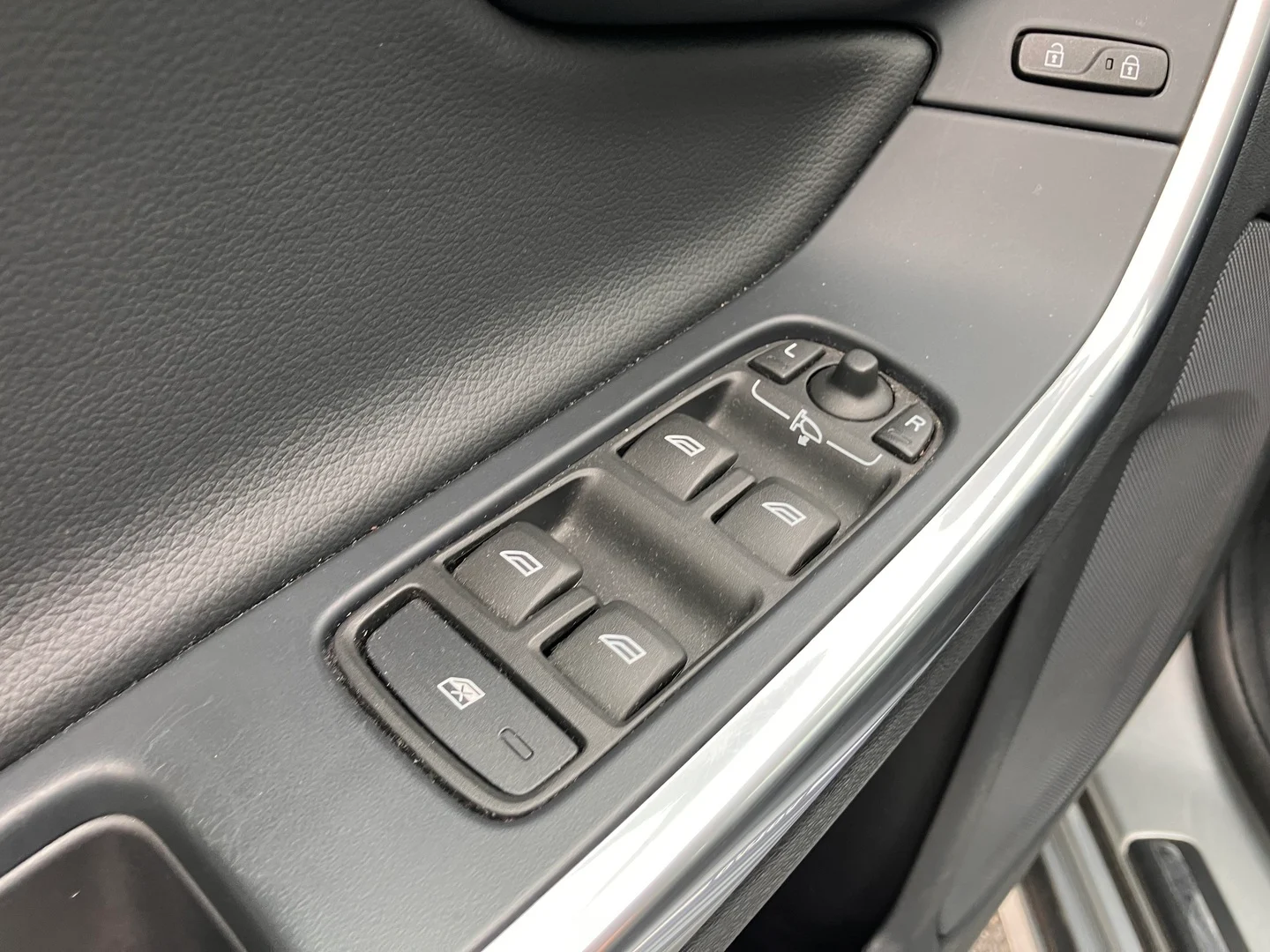 Car Image - 1AH8sVUOaU4owMWnRbxmrd