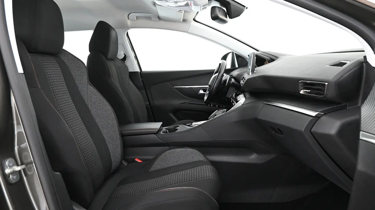Car Image - 4ZQe2mzEq3YhB10Mxc7mvJ