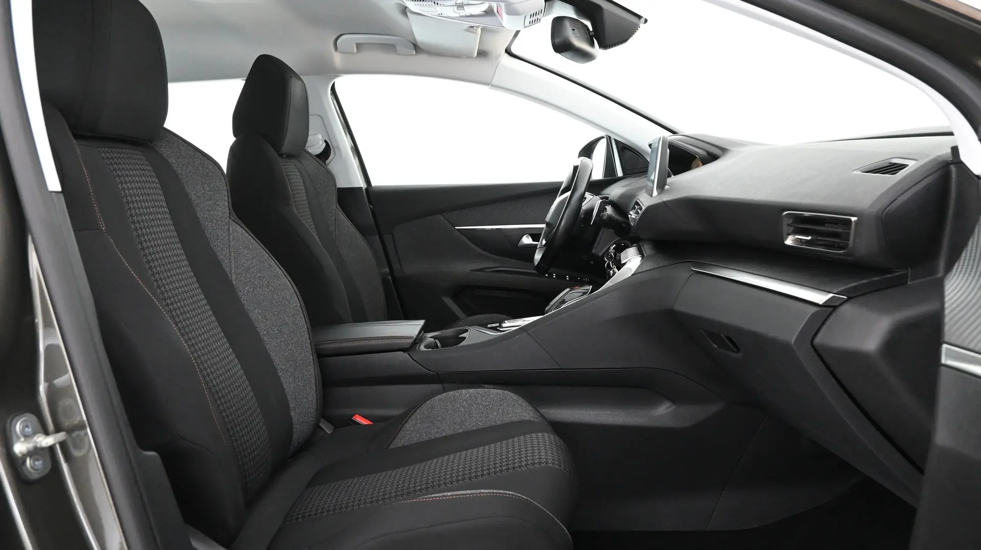 Car Image - 4ZQe2mzEq3YhB10Mxc7mvJ