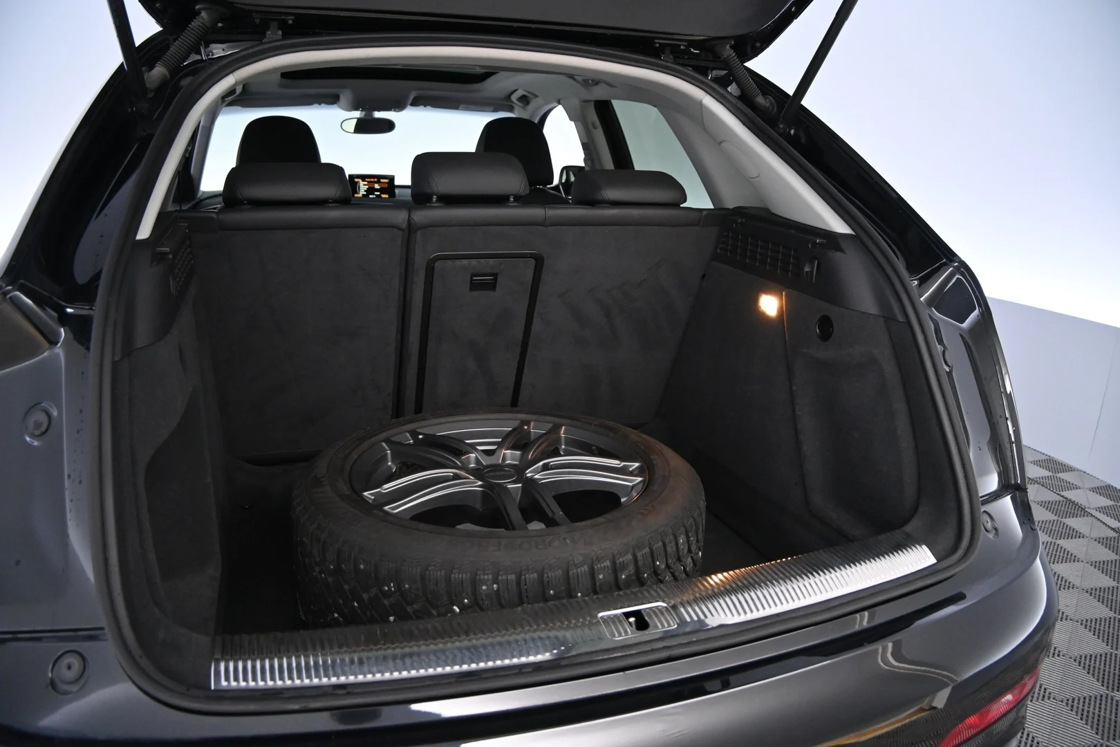 Car Image - 3yJ7OGM5kH5DaV2mzsMJQo