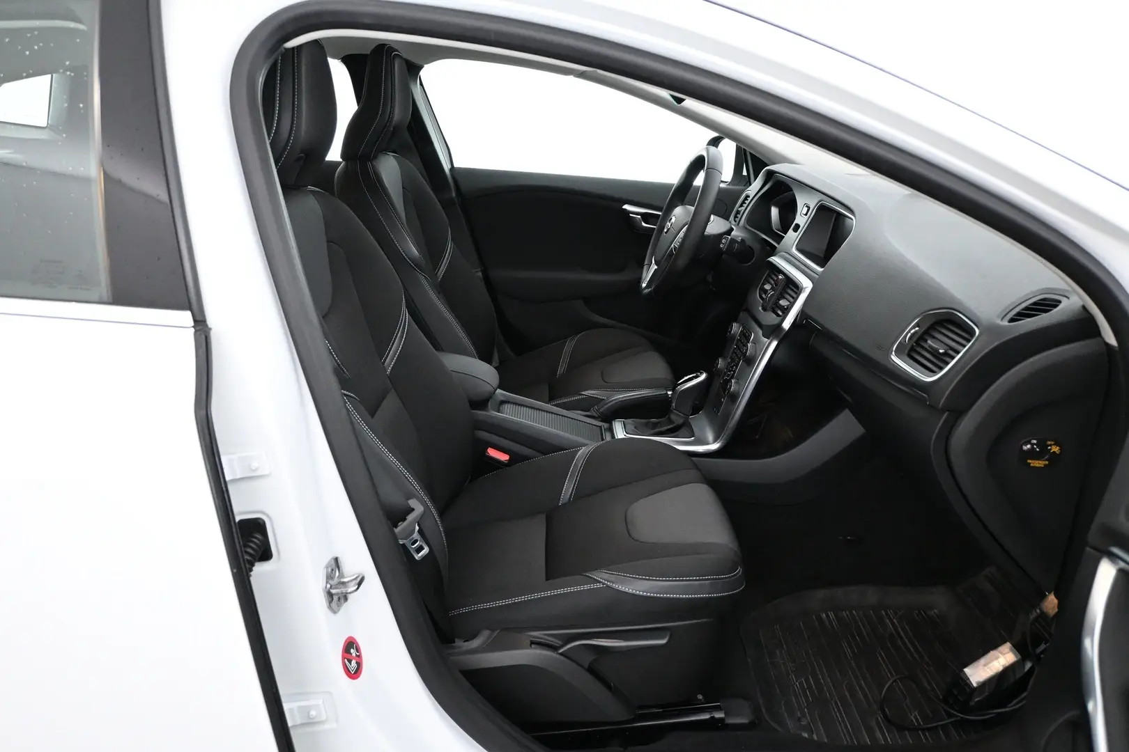 Car Image - 4hMAA9BLCm6r8kfdQhMHx2