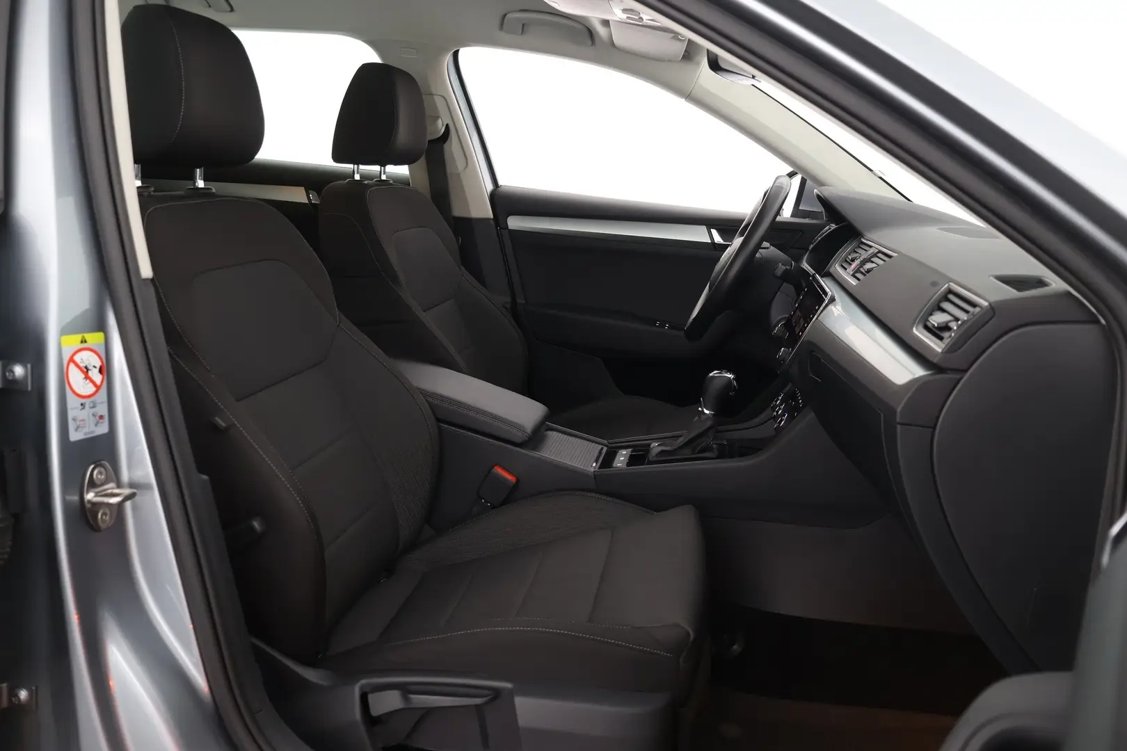 Car Image - rCaJJ6GTmym3gfVvIQGIc