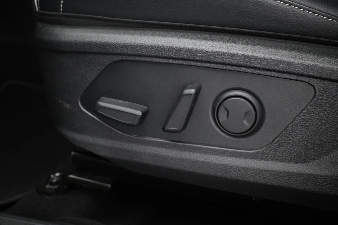 Car Image - 1Cd73wa1Ct9EYPgEApnR6i