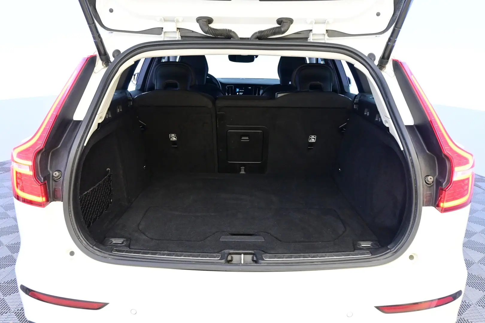 Car Image - 2Ud8olD4r3oo1hCGaEXaan