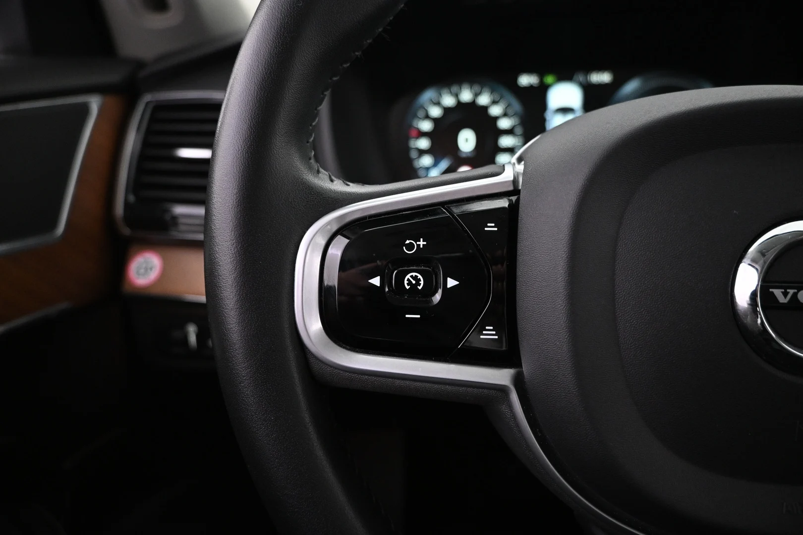 Car Image - 4TSSilqVPzvHXKbhyNBVWJ