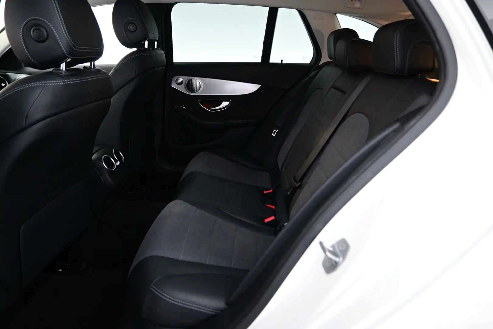 Car Image - 2iBr0wtzMKswZIF3AvXpNe