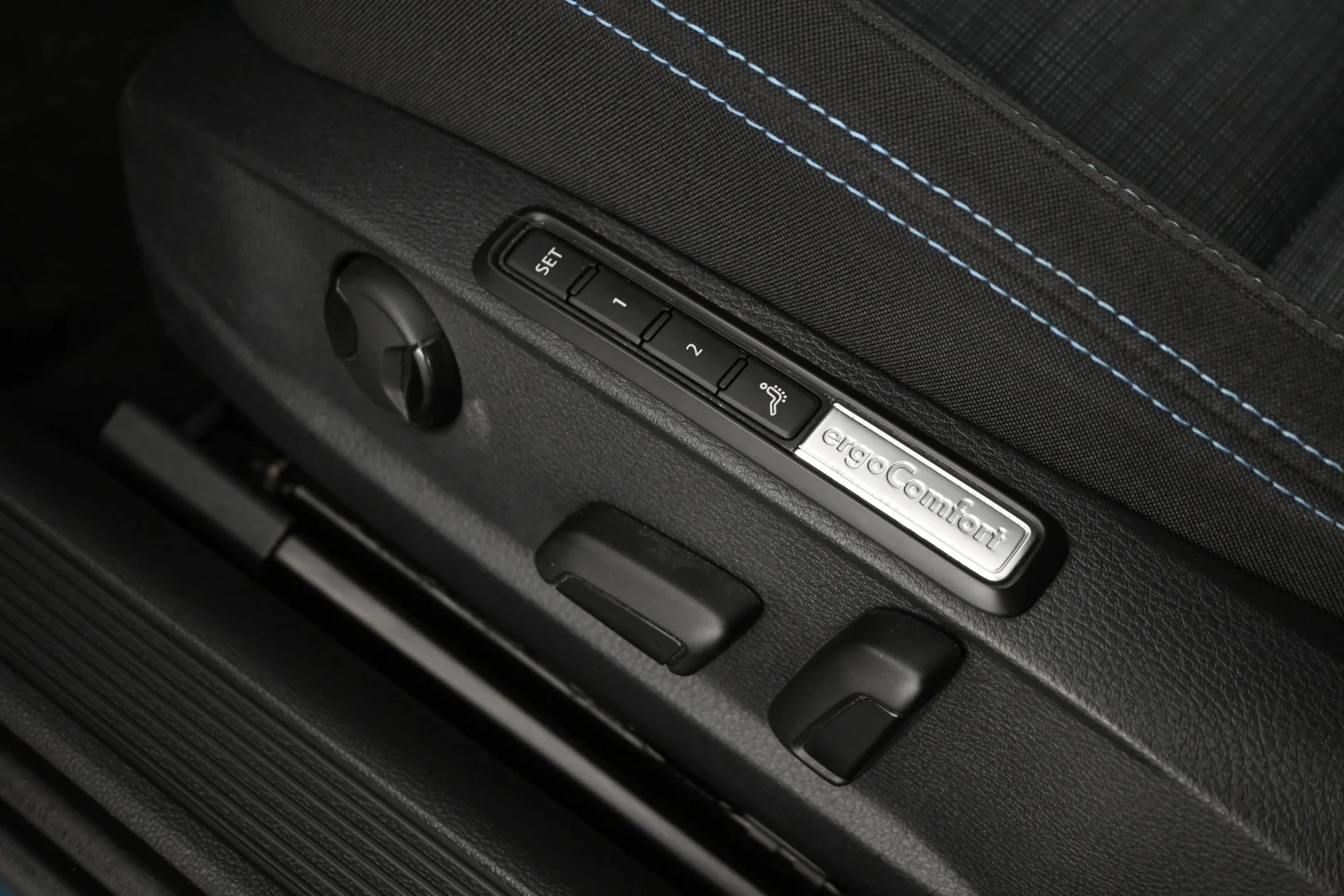 Car Image - 44Cy5i6oENg8V20nZ5DVJJ