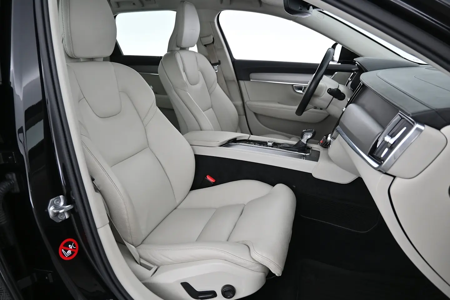 Car Image - 1AxNoMXUem26o9svPe7VDR