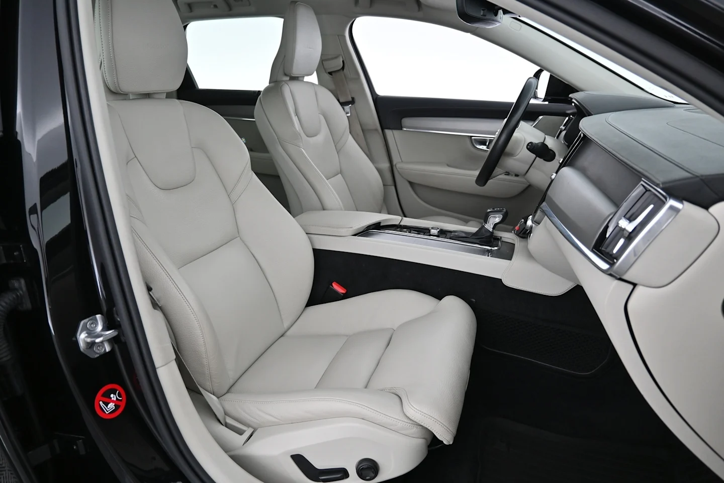 Car Image - 1AxNoMXUem26o9svPe7VDR