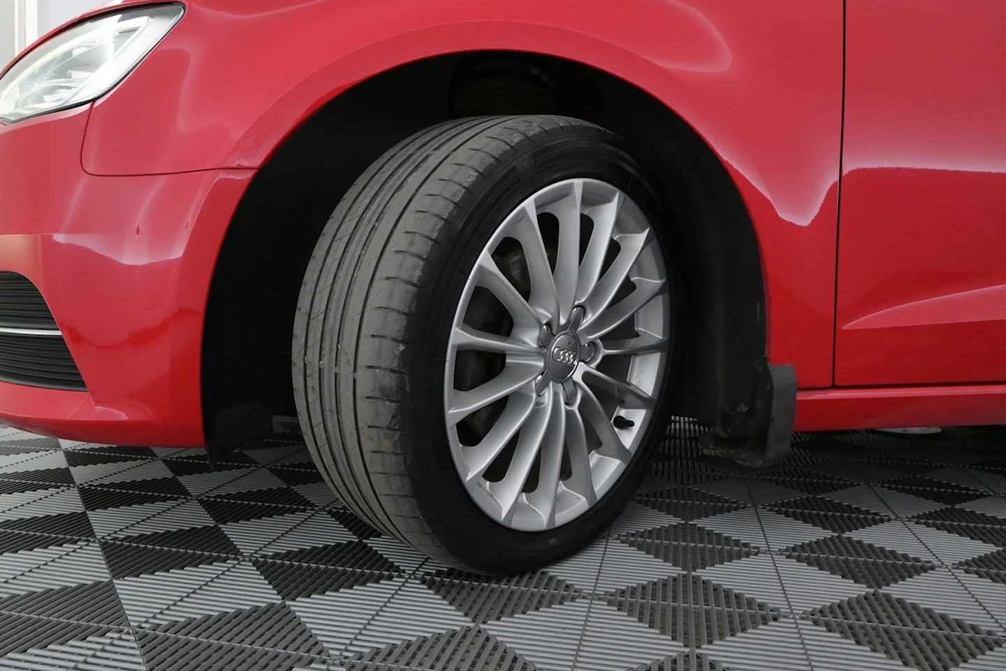 Car Image - 3xrpZ3FpwE1V2zyvA4RJN7