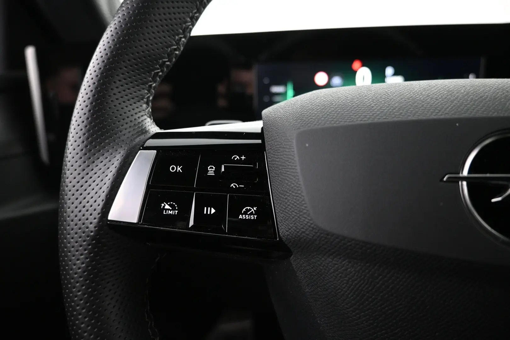 Car Image - oAJ9qpySy96LXucEzympd